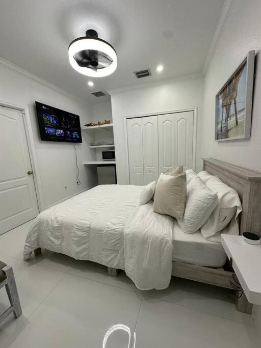 Lovers Cove Tamiami Exterior foto