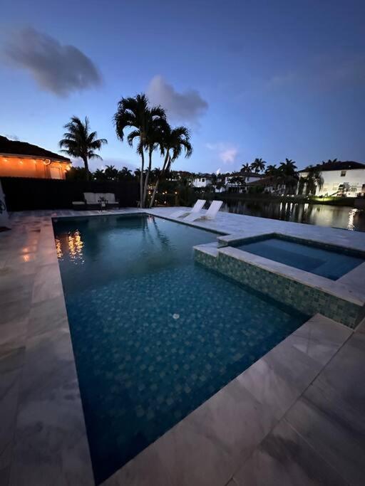 Lovers Cove Tamiami Exterior foto